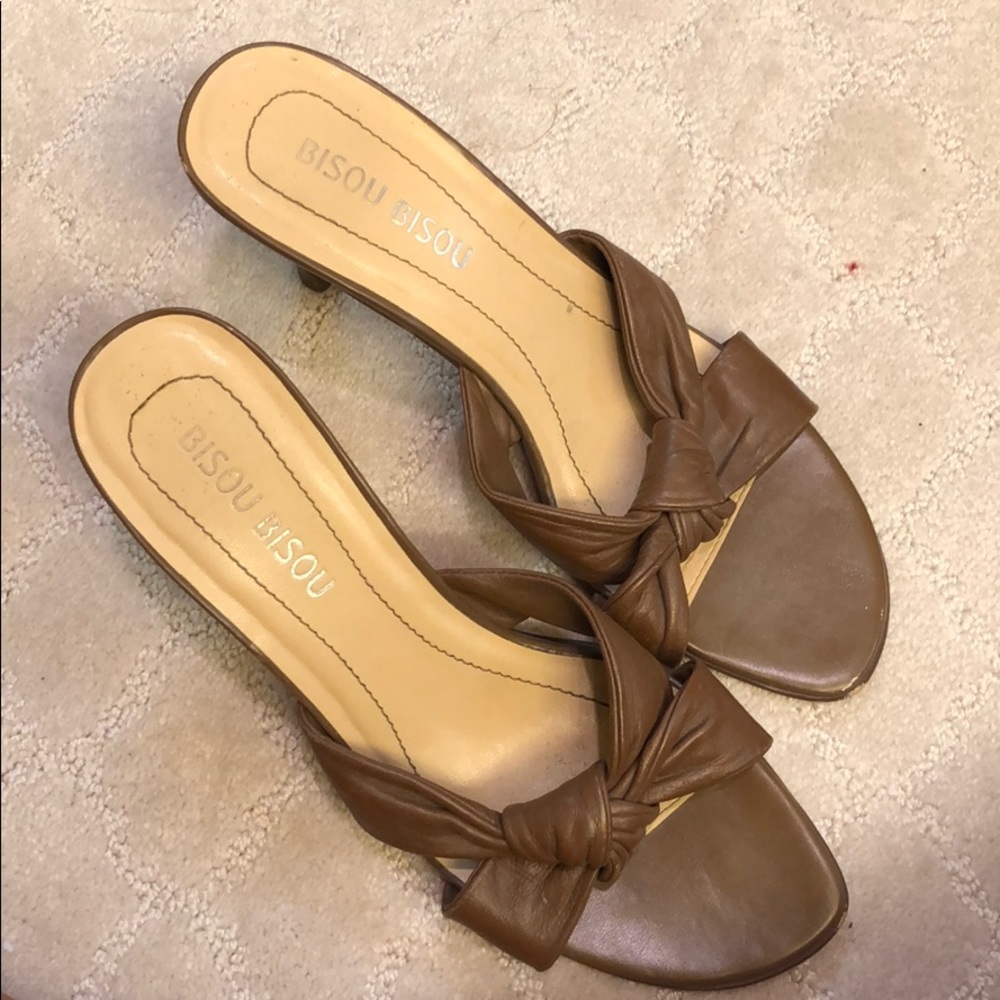 Bisou Bisou brown heels